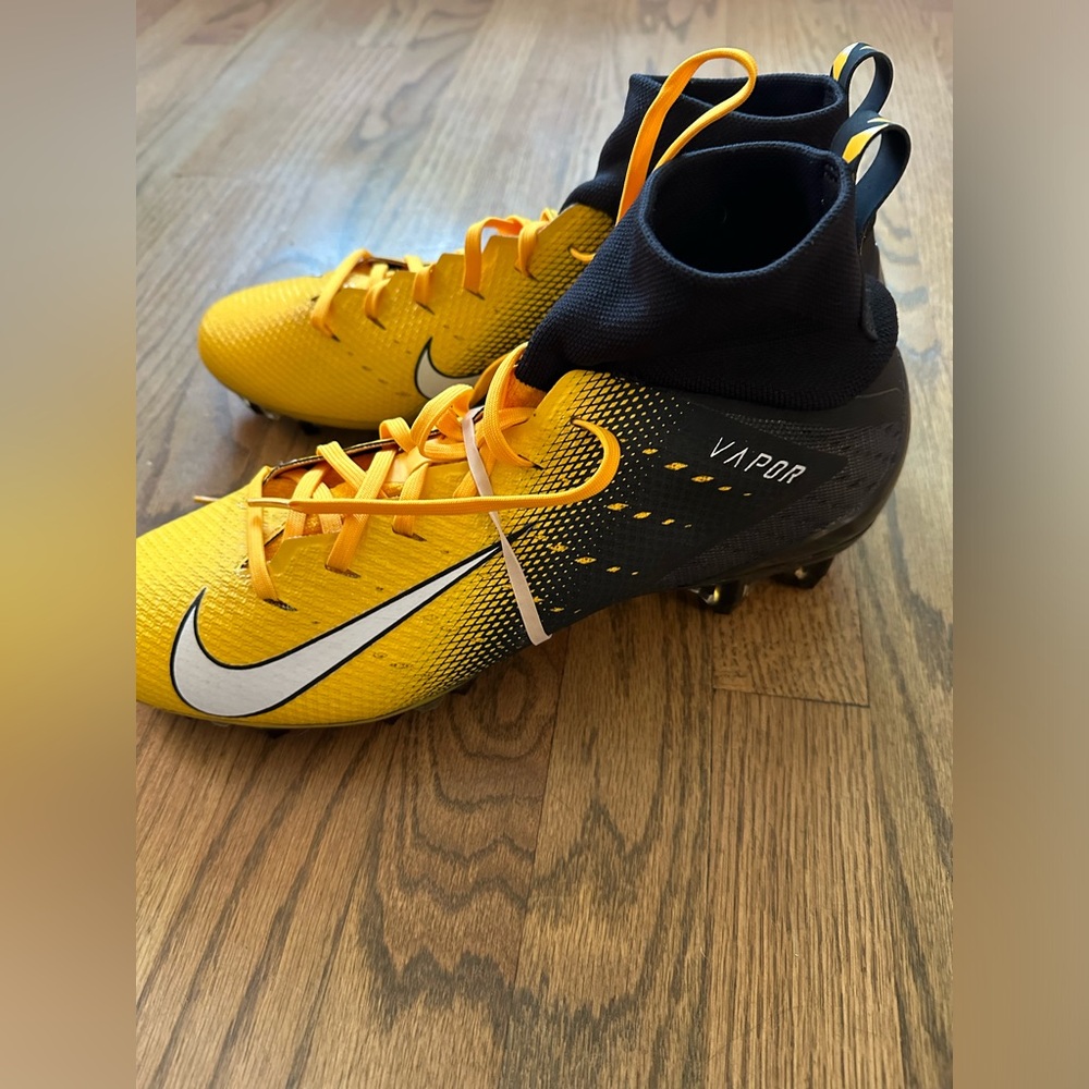Vapor Untouchable Pro 3 Football cleats NWOB size 12.5
